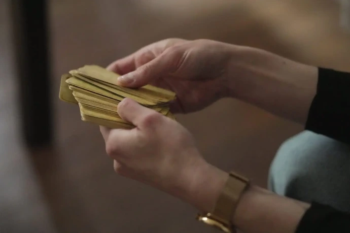 Tirage de cartes oracles à Mons